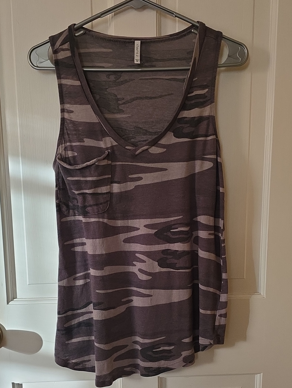 Z Supply Sleeveless V Neck Camo Pocket Tank Size M
